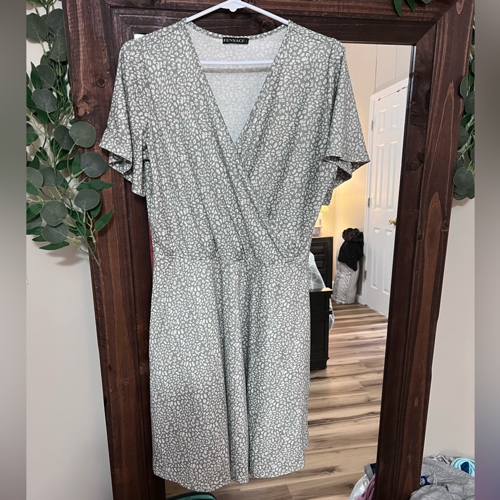 Elegant Green Patterned Dress
